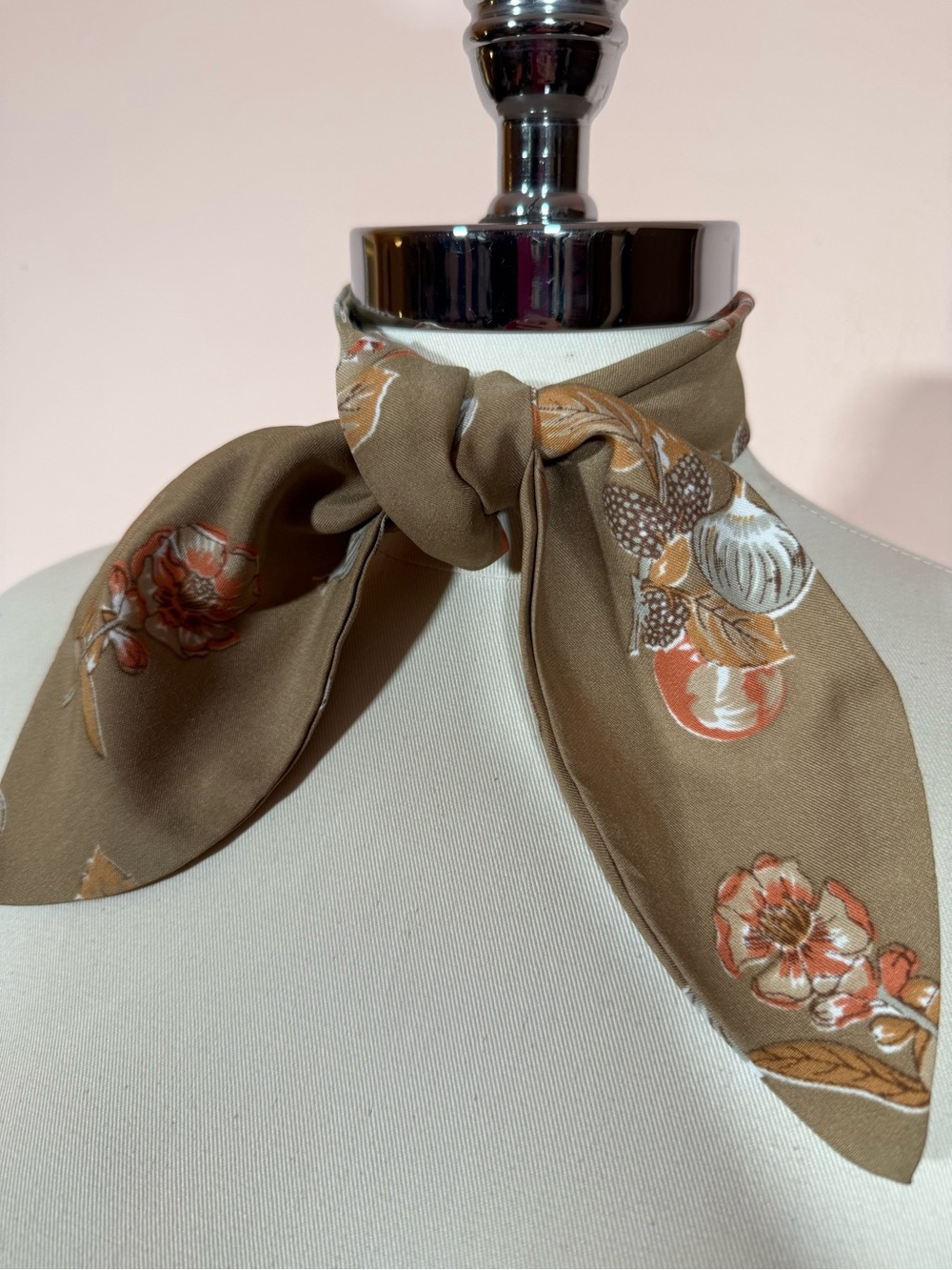 Vintage 1970’s cottagecore vegetable onion floral Cravat bow neck scarf Twilly